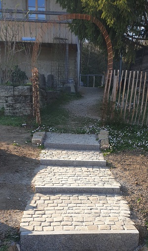 Pflastersteintreppe 1